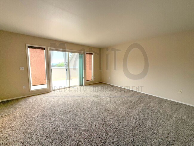 Building Photo - Beautiful Carnahan Crest Townhome