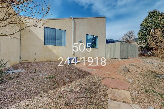 Building Photo - 876 Tramway Ln Ct NE