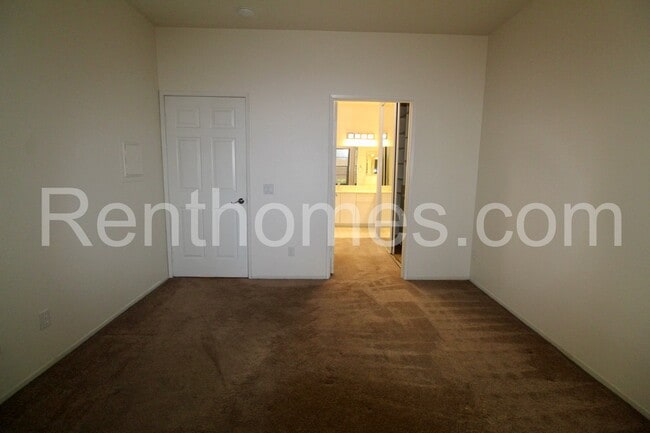 Building Photo - 10921 Sabre Hill Dr