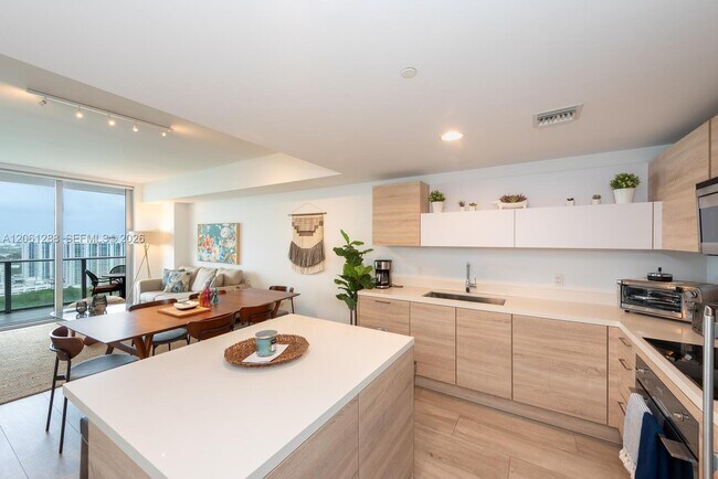 Building Photo - 16385 Biscayne Blvd