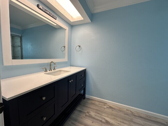 Building Photo - "Charming 3-Bedroom Home in Englewood!"
