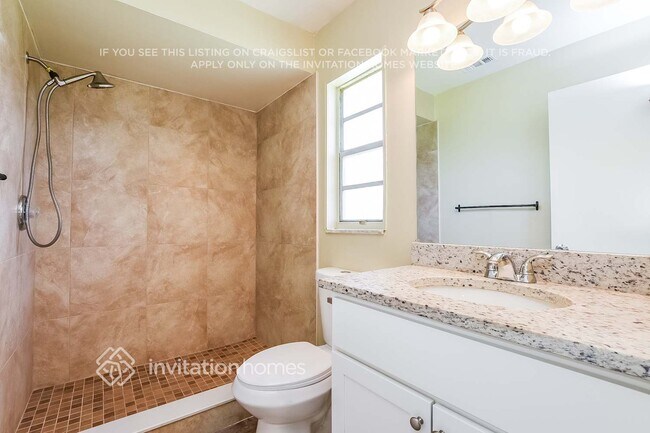 Building Photo - 204 N Alderwood St