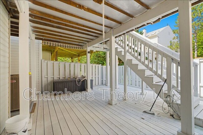 Building Photo - 2447 Clover Field Cir