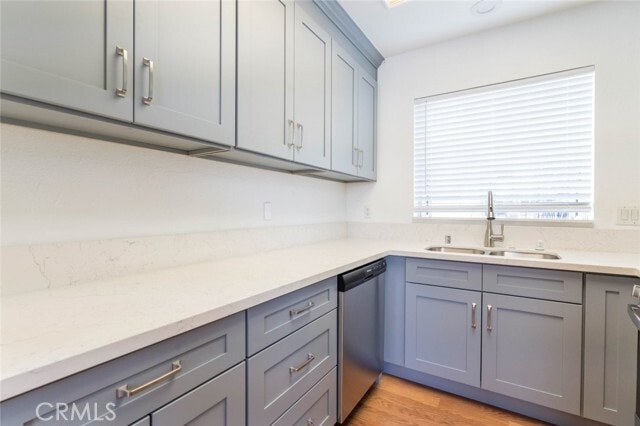 Building Photo - 14948 Moorpark St