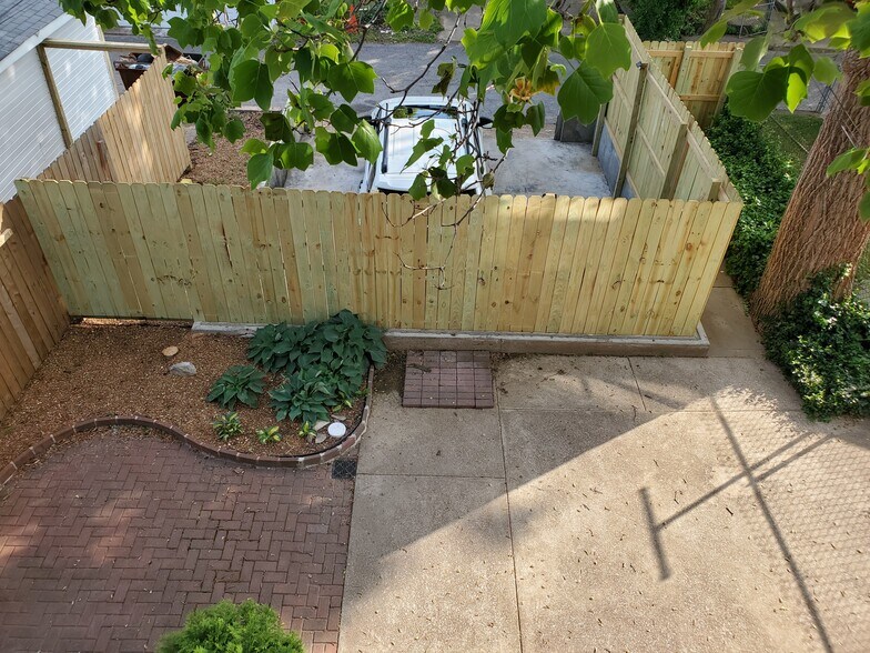 SECURE REAR PATIO - 4938 Tholozan Ave