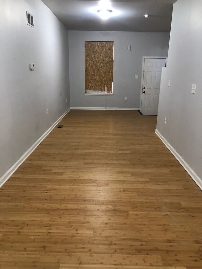 Building Photo - Approved 2 or 3 Bedroom Voucher 1.5 Bathroom