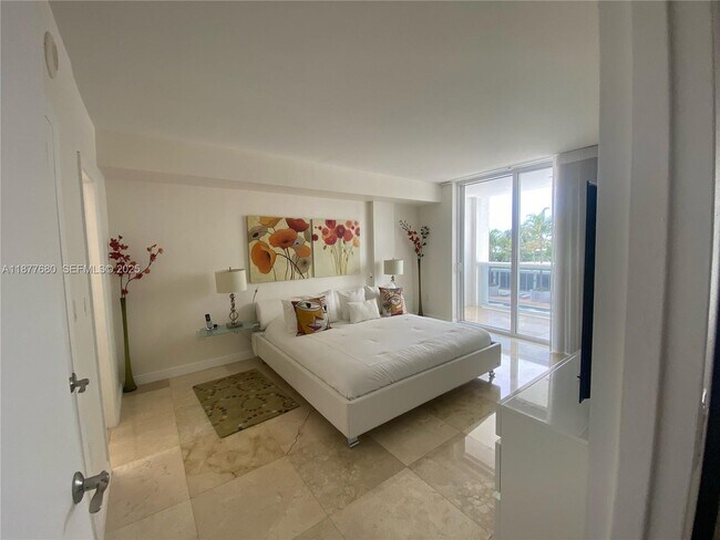 Building Photo - 10275 Collins Ave