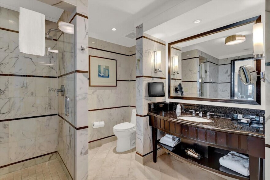 Building Photo - 4391 Collins Ave