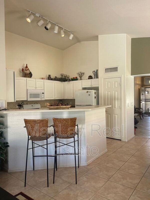 Building Photo - 3641 S Hawthorn Dr