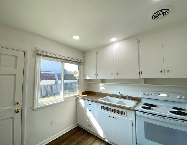 Building Photo - Dudley 3502-3504#