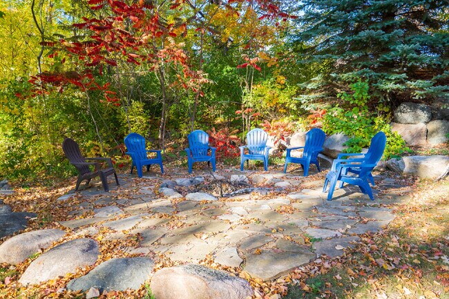 Building Photo - Lake Minnetonka 3-Bedroom Modernized Home ...