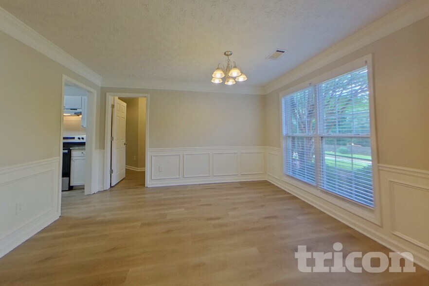 Building Photo - 20 E Lawn Dr