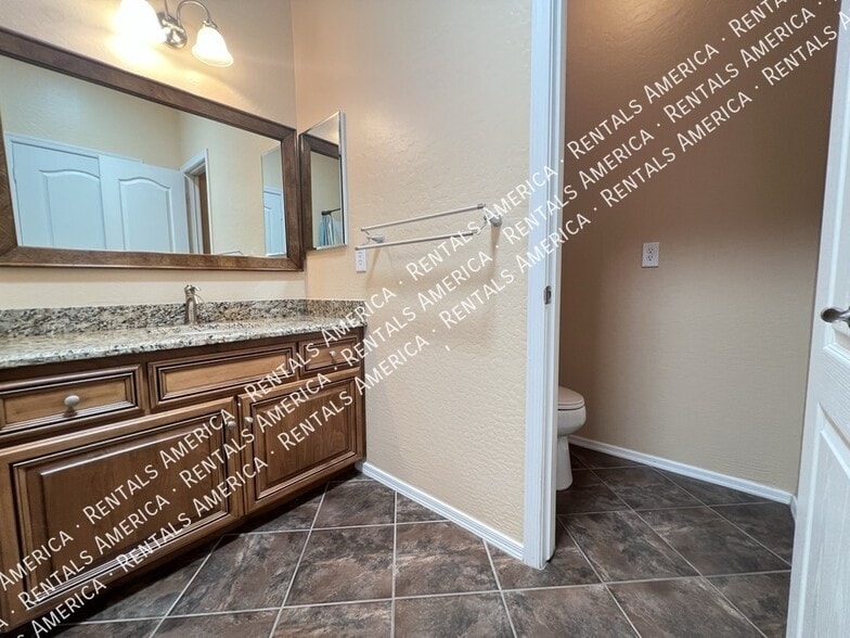 Building Photo - 1536 E Fontana Dr