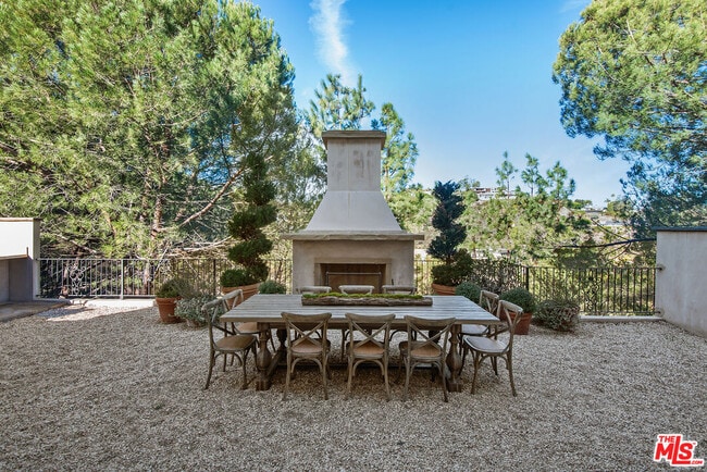 Building Photo - 980 Stradella Rd