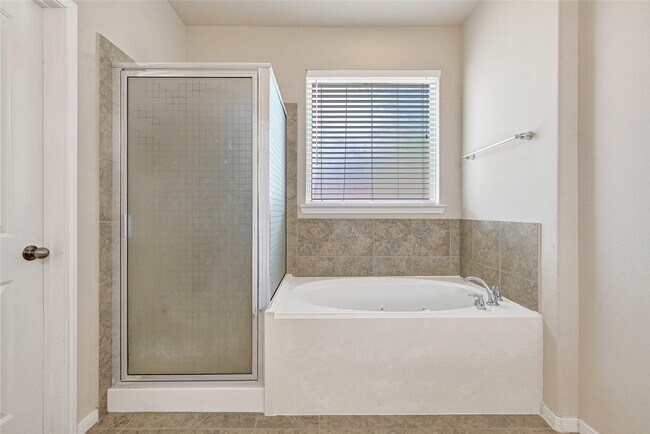 Building Photo - 23023 Verona Vista Dr