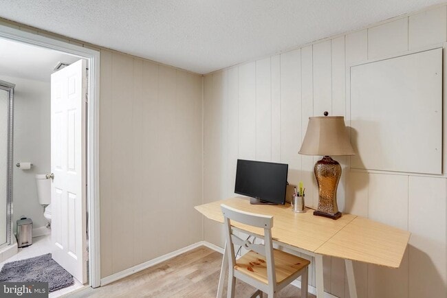 Building Photo - 2803 S Columbus St