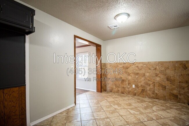 Building Photo - 4101 SE 45th St