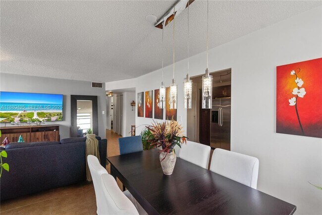 Building Photo - 1351 NE Miami Gardens Dr