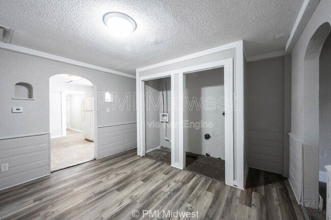 Building Photo - 240 N Beville Ave