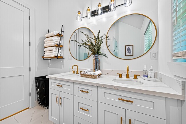 Building Photo - 5121 Locust St