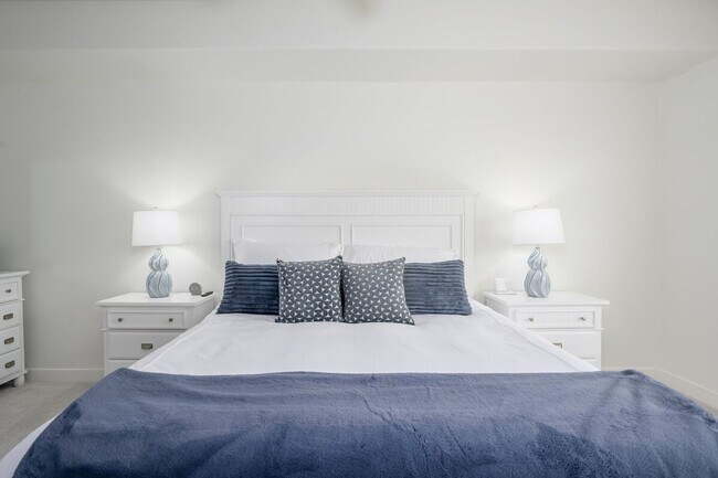 Building Photo - 5450 E Deer Valley Dr