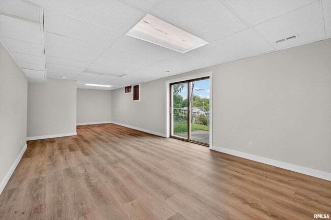 Building Photo - 3106 Maplecrest Rd