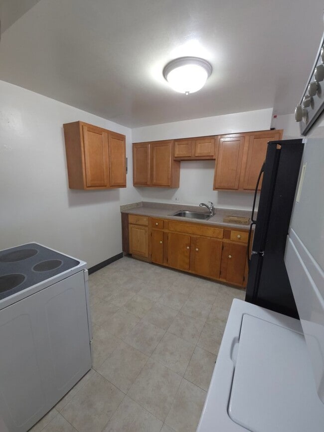 Building Photo - Bright Two Bedroom in University District-...
