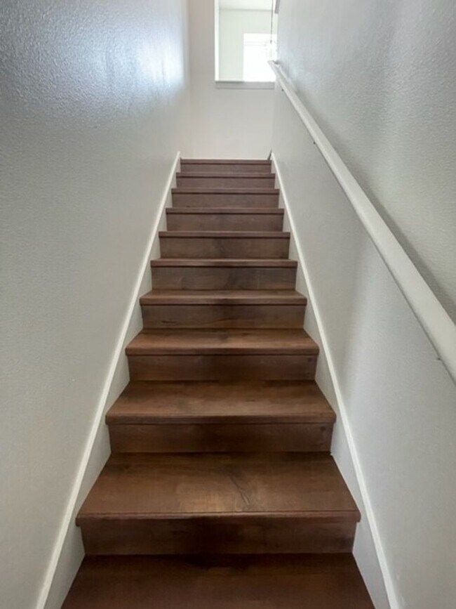 Building Photo - Cozy and spacious Single-family  home in Rockvale!!