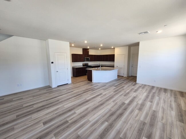 Building Photo - Gorgeous 3bed/2.5bath/2Car home located in Insirada