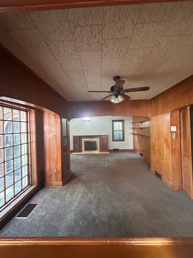 Building Photo - 822 E Rudisill Blvd