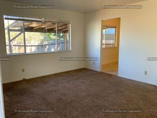 Building Photo - Coming Soon: Charming 2-Bed Duplex with Pa...