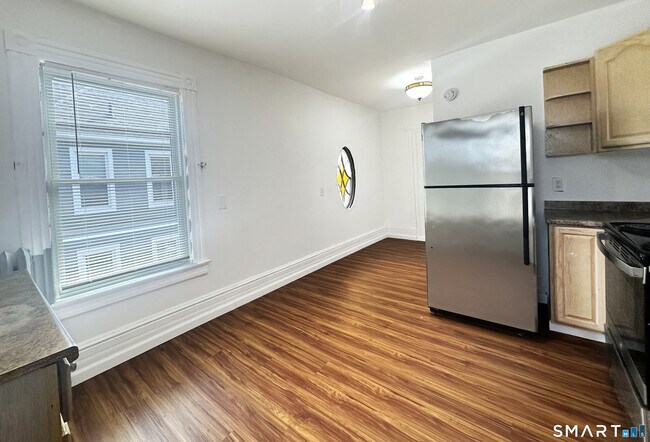 Building Photo - 394 High St