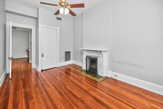 Building Photo - 215 E University Ave