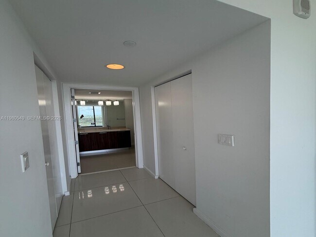 Building Photo - 5252 NW 85th Ave