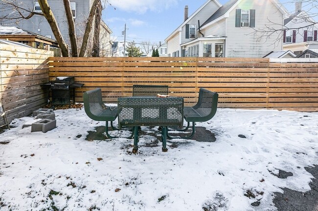 Building Photo - 339 Lincoln St