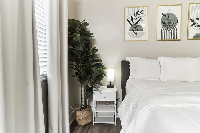 Building Photo - Fully Furnished 2BD Duplex in the Heart of...