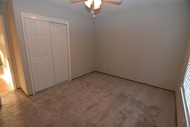 Building Photo - 5719 Lathrop Dr