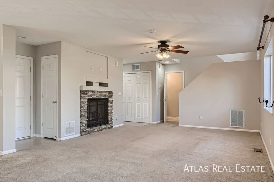 Building Photo - 4526 Crow Creek Dr