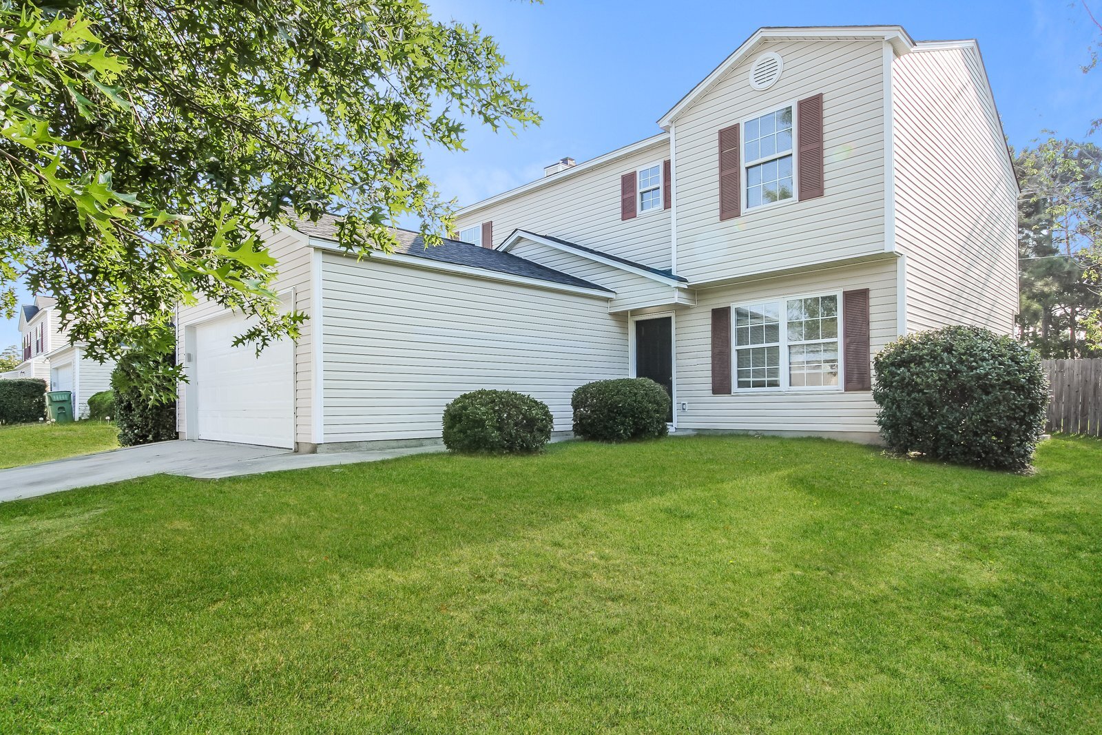 Building Photo - 402 Castle Ridge Dr