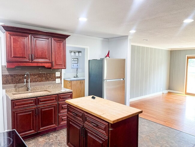 Building Photo - FOR RENT SAINT JOE-MOVE IN READY