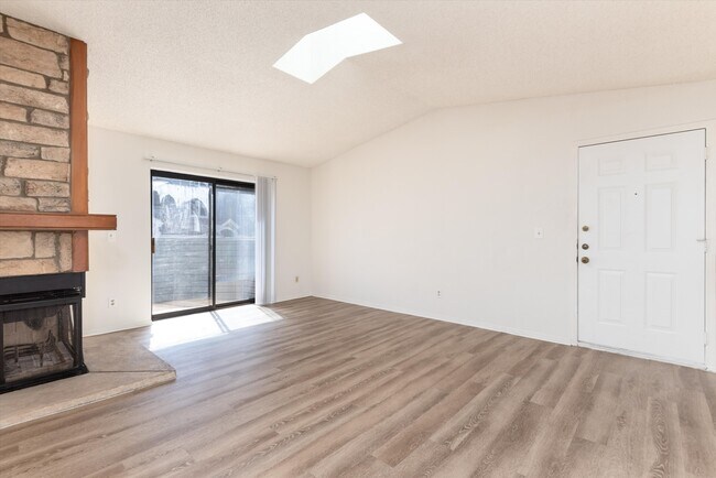 Building Photo - 923 S Zeno Way