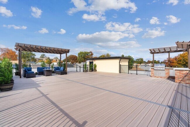 Building Photo - 527 Union Ave