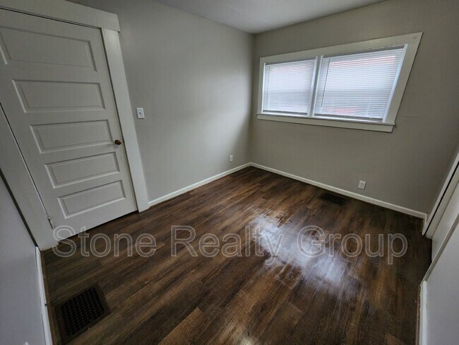 Building Photo - 821 S 10th St