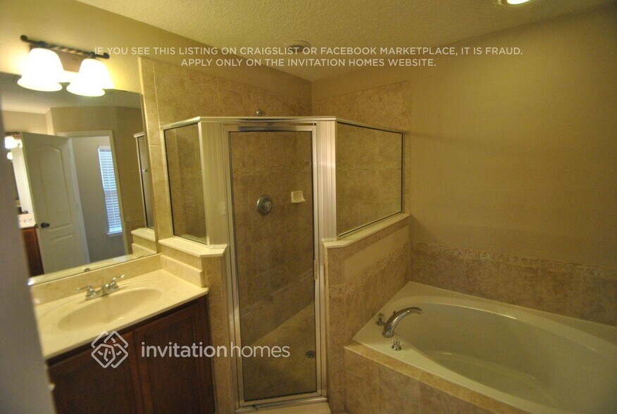Building Photo - 10890 Birchard Ln