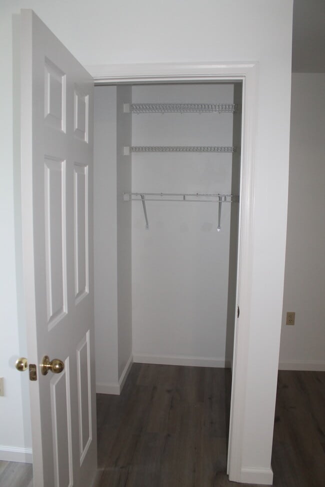Building Photo - 120 Eaglesmere Cir