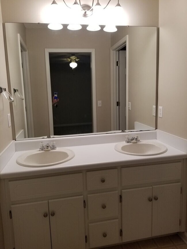 Building Photo - Foxchase Townhomes, Enterprise, AL