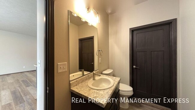 Building Photo - 5911 S Whisper Creek Pl