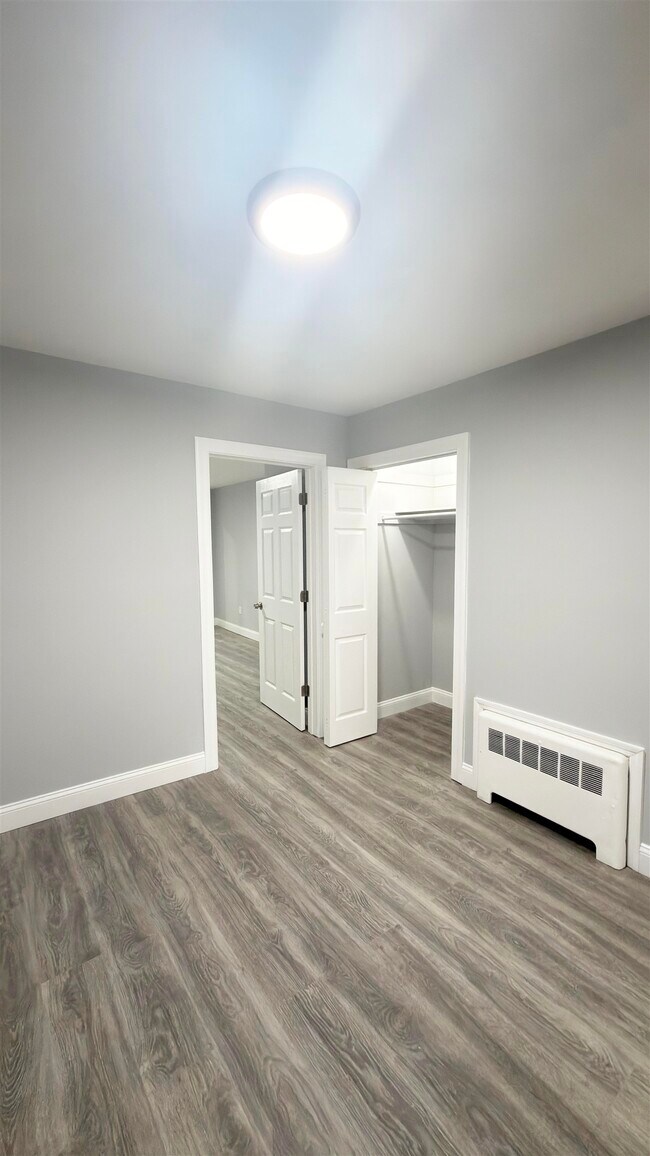 Building Photo - 552 38th St