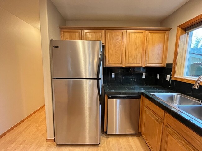 Building Photo - Brentwood Park Home - 3 Bedrooms, 2 baths 1,506 sq. ft.