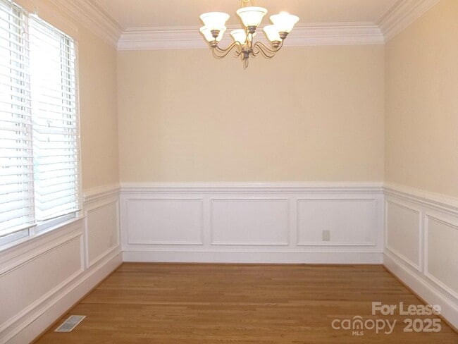 Building Photo - 1830 Hall Ave